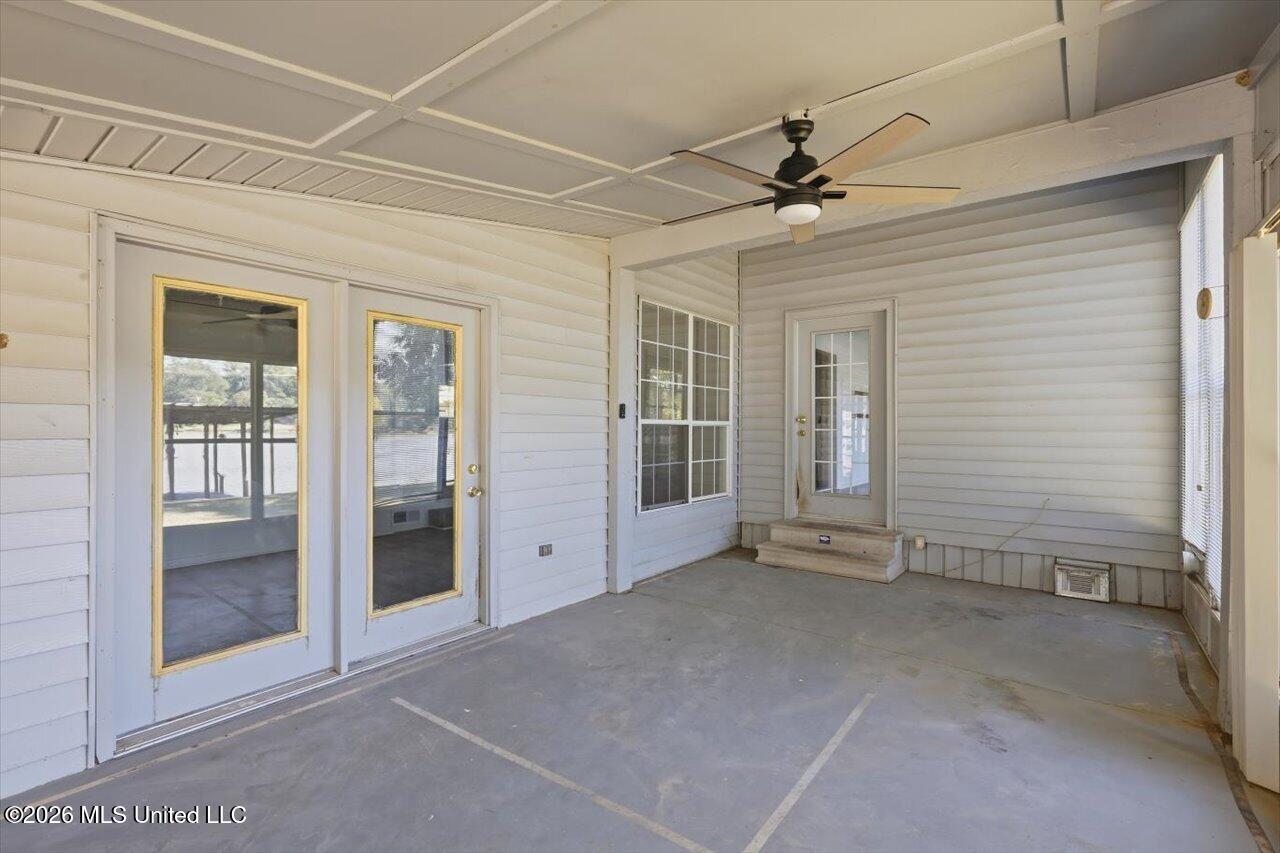 120 Lakeland Drive