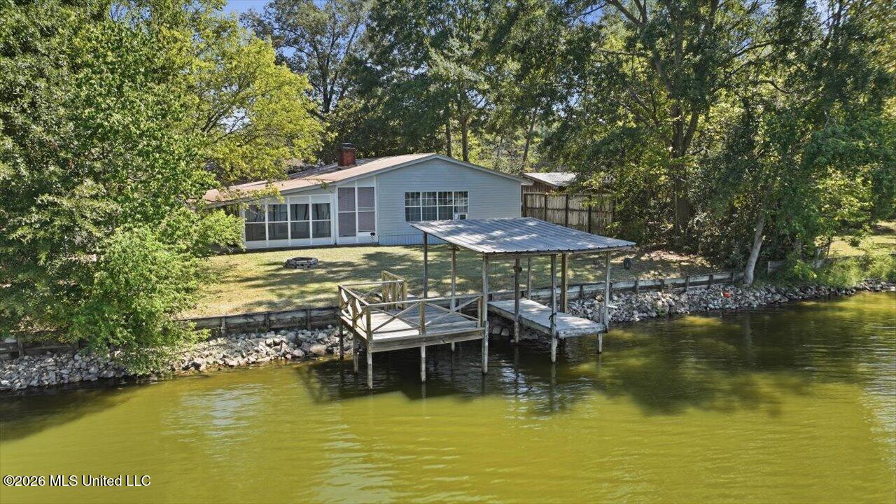 120 Lakeland Drive