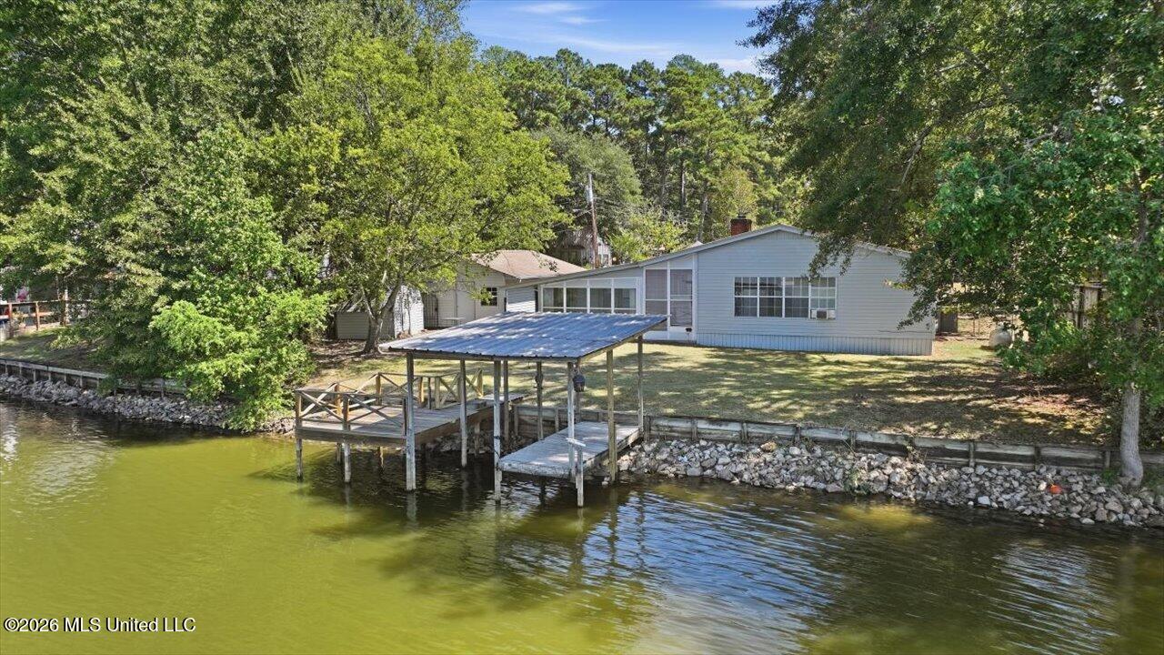 120 Lakeland Drive