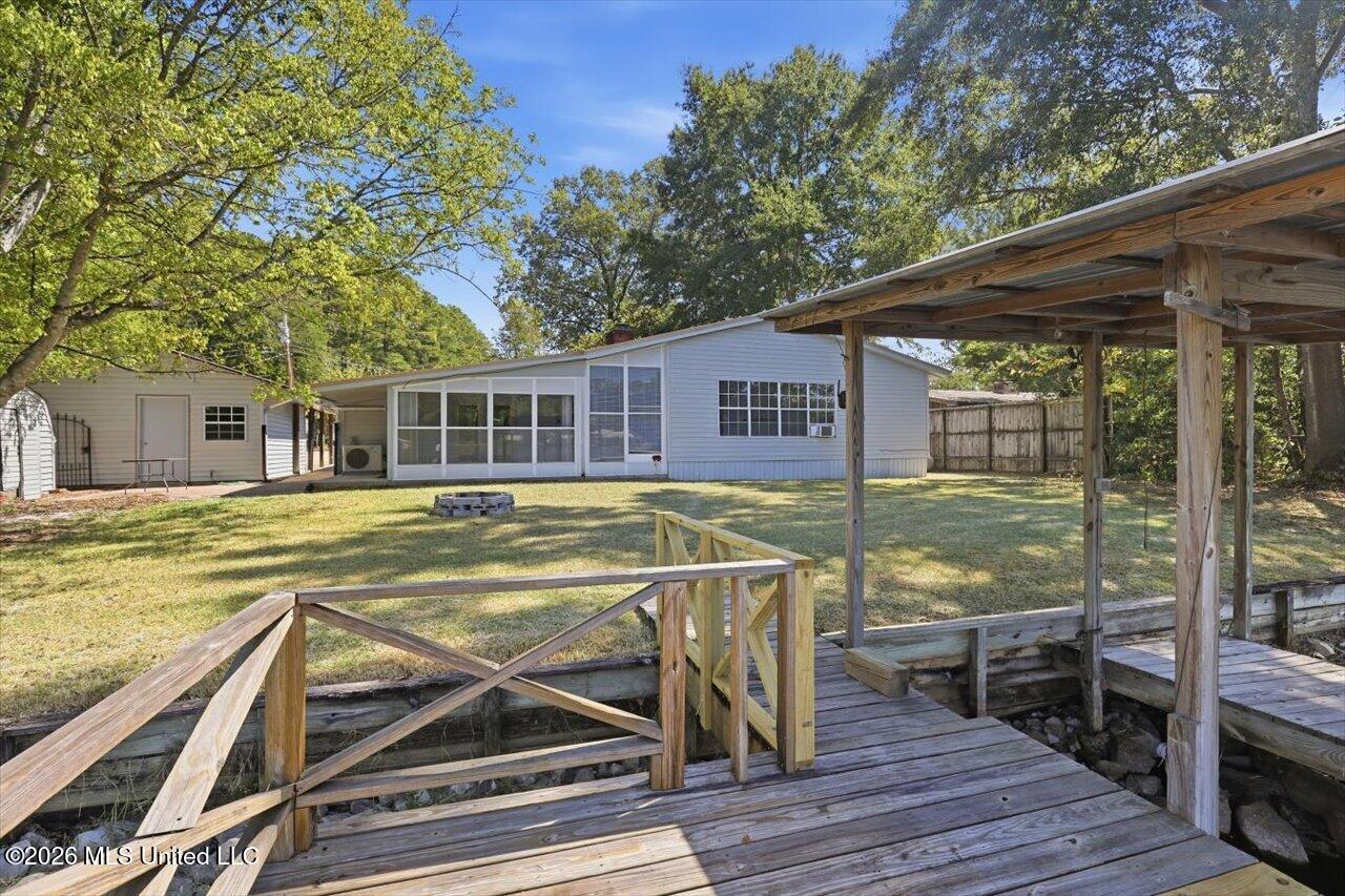 120 Lakeland Drive