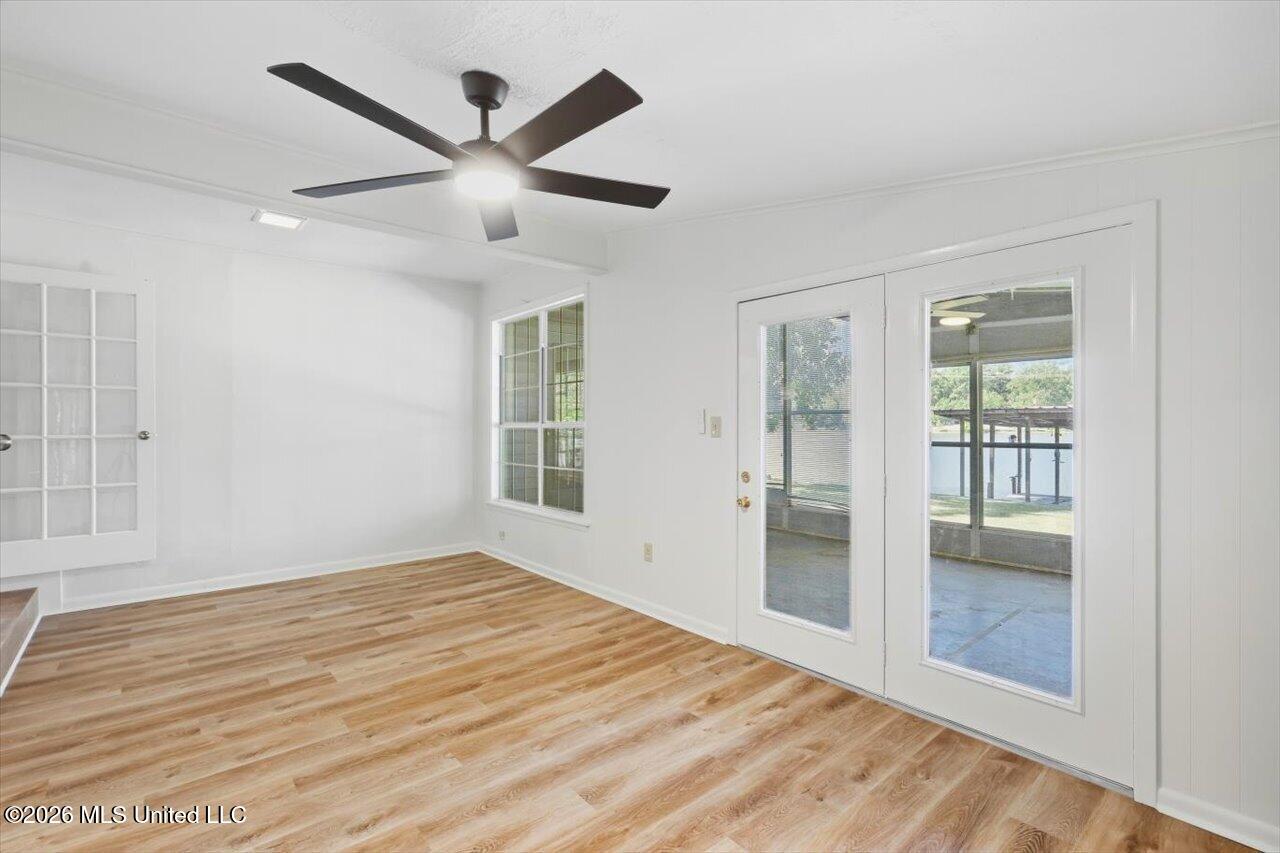 120 Lakeland Drive