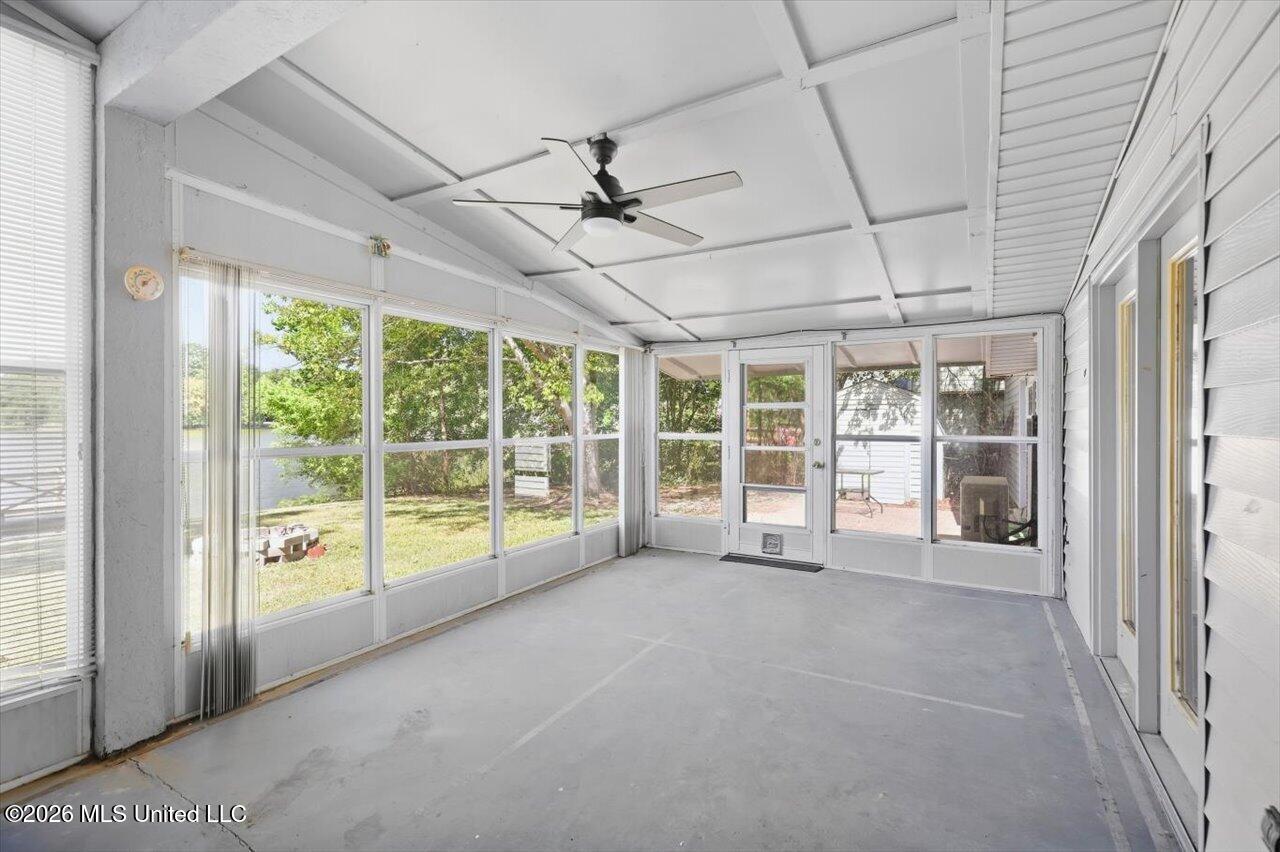 120 Lakeland Drive
