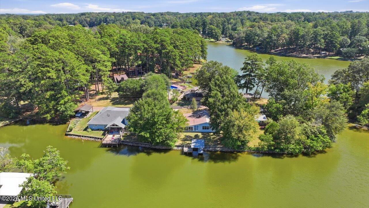 120 Lakeland Drive