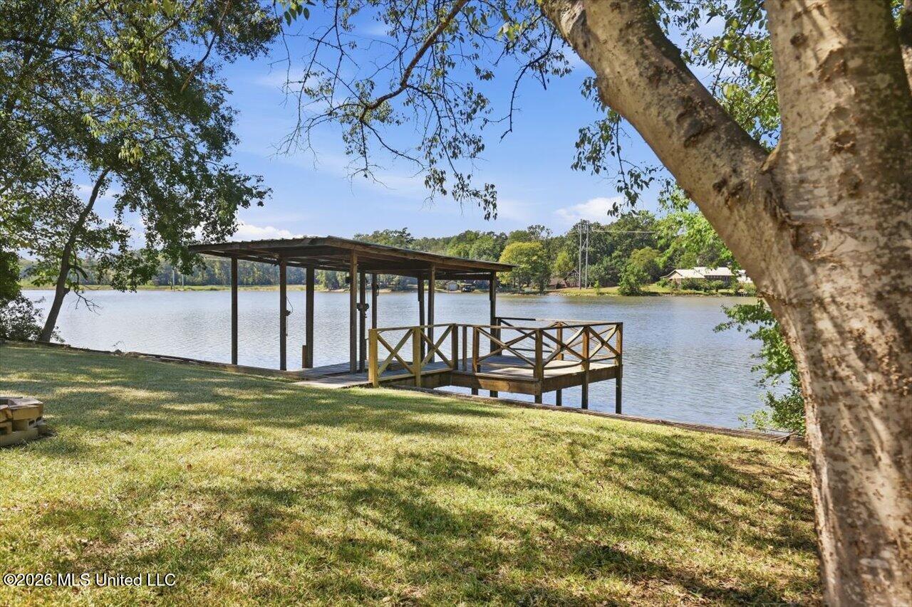 120 Lakeland Drive