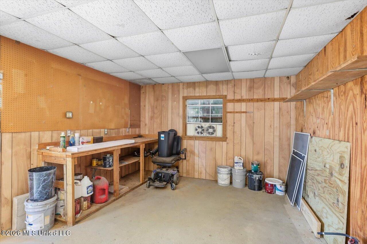 120 Lakeland Drive