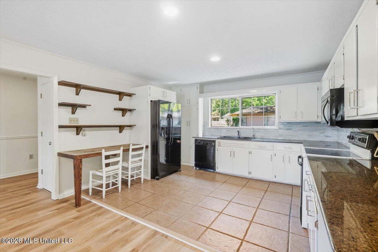 120 Lakeland Drive