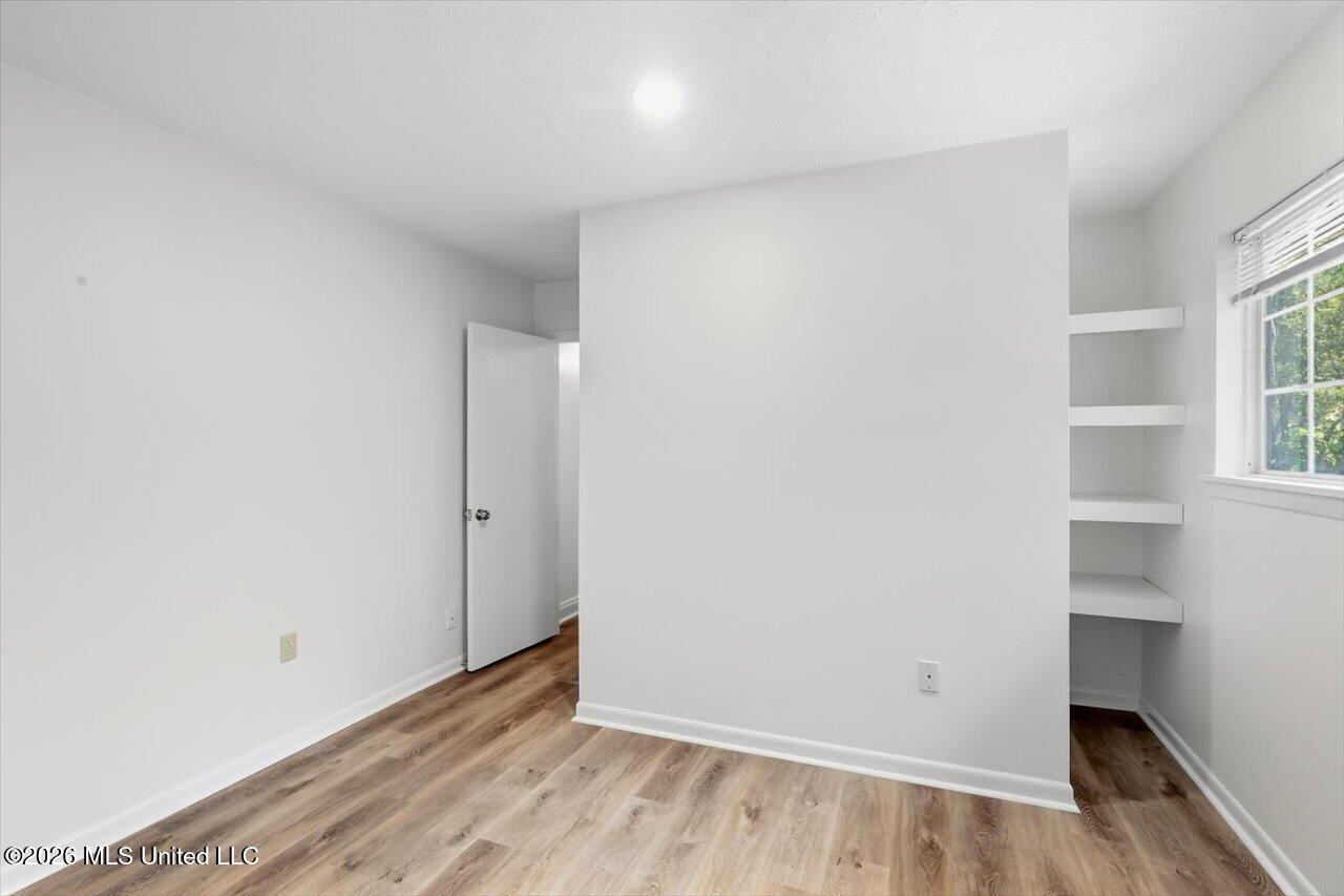 120 Lakeland Drive
