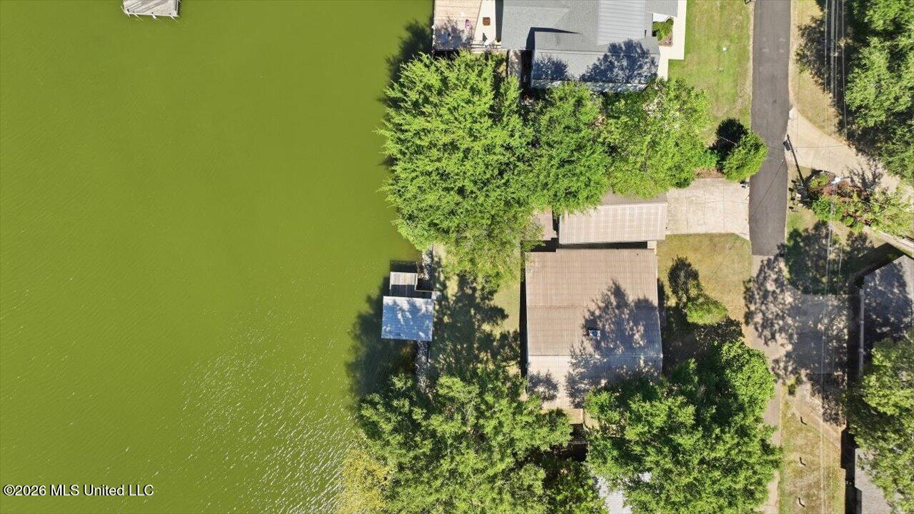 120 Lakeland Drive