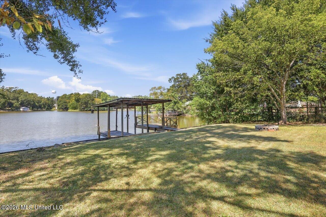 120 Lakeland Drive