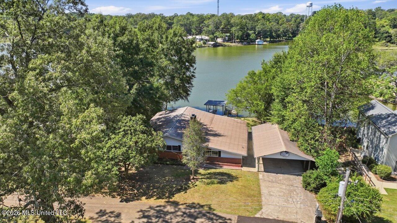 120 Lakeland Drive