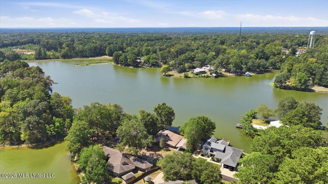 120 Lakeland Drive