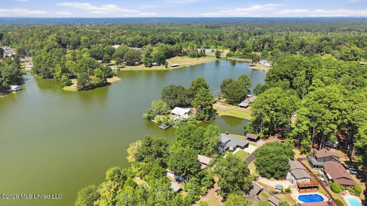 120 Lakeland Drive
