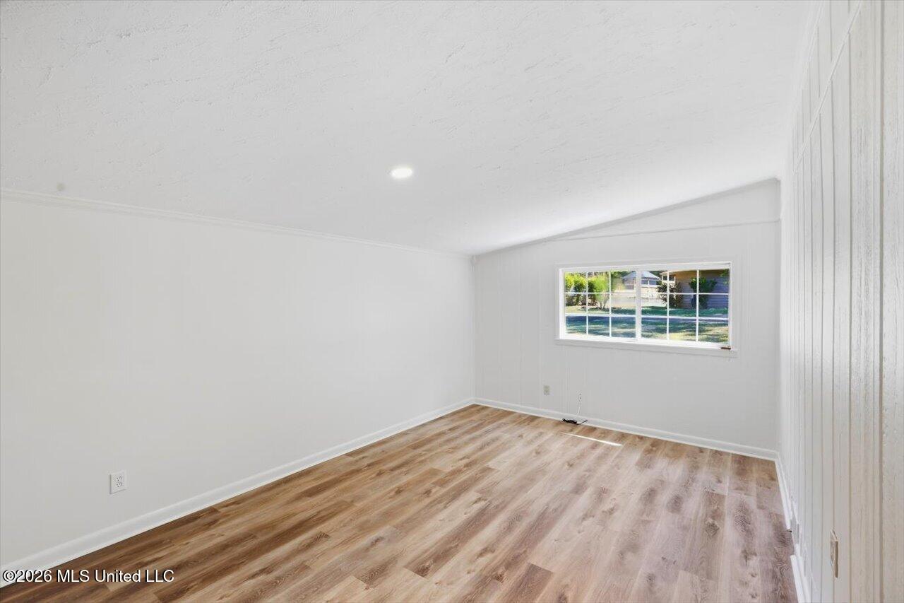 120 Lakeland Drive