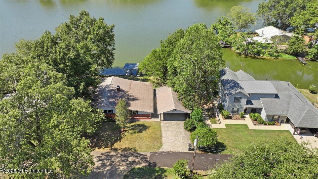 120 Lakeland Drive
