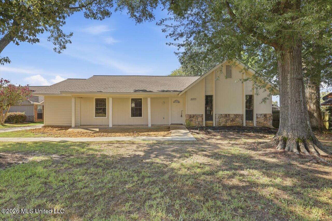 2077 Lakeshore Drive