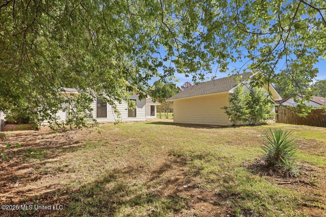 2077 Lakeshore Drive