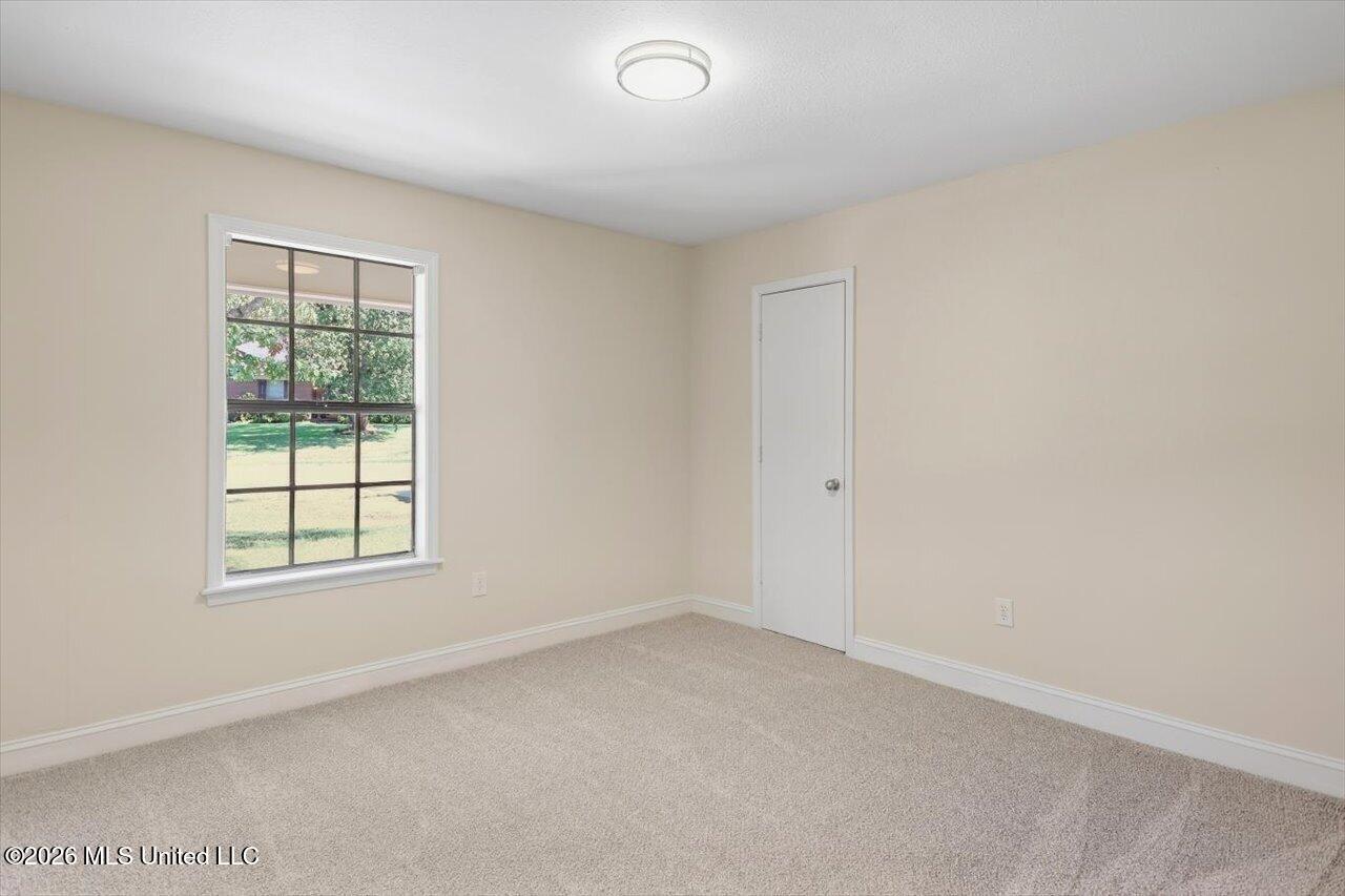 2077 Lakeshore Drive