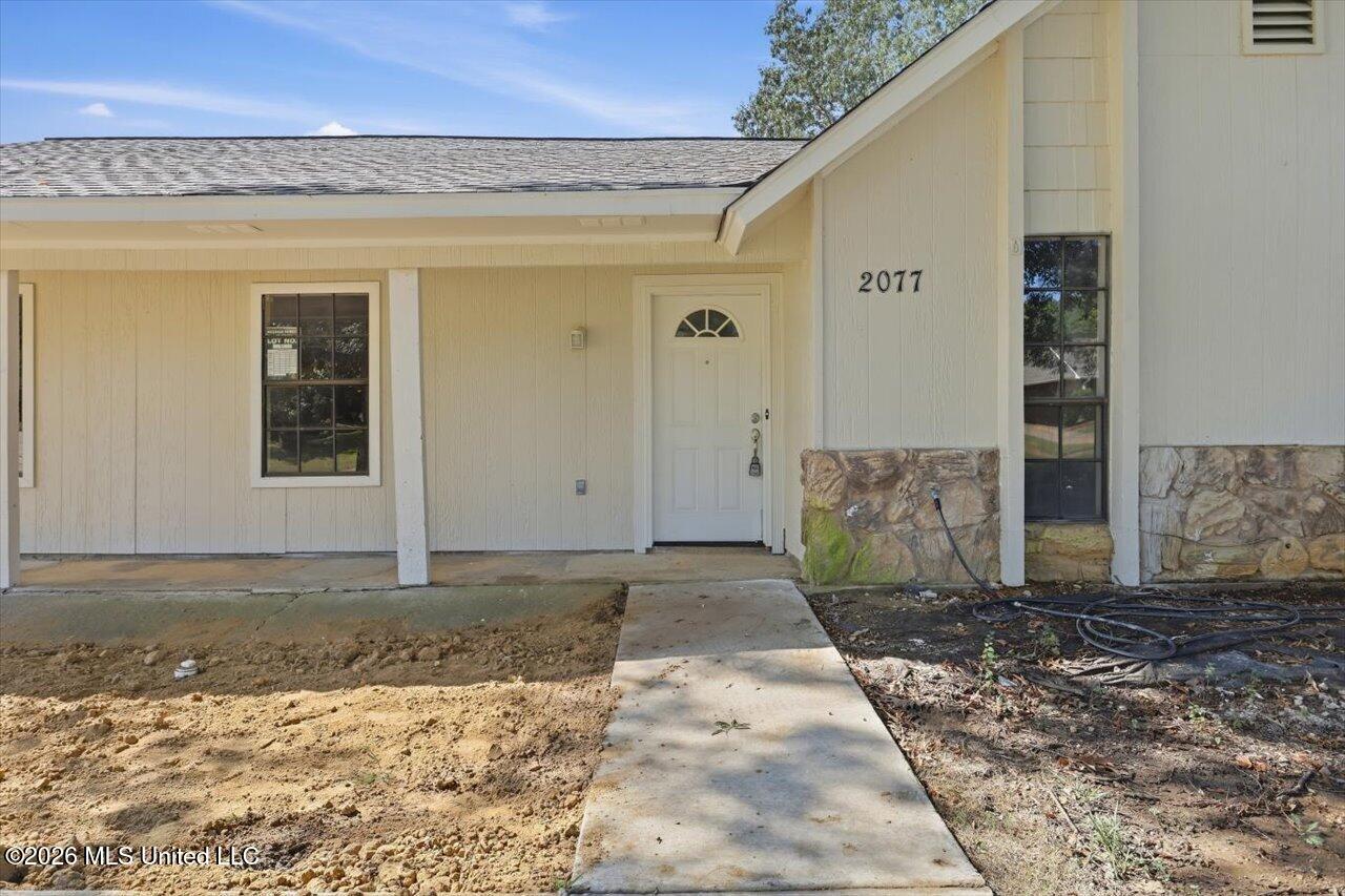 2077 Lakeshore Drive