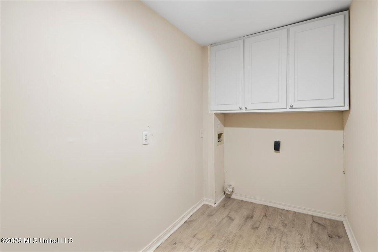 2077 Lakeshore Drive