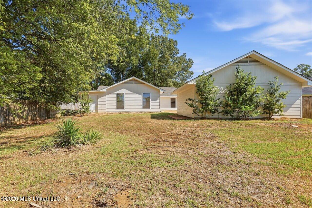 2077 Lakeshore Drive