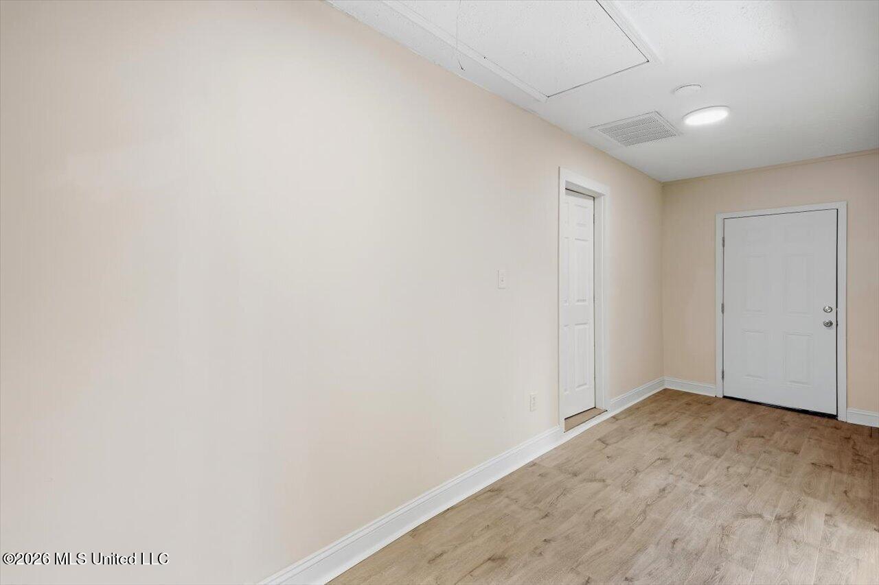2077 Lakeshore Drive
