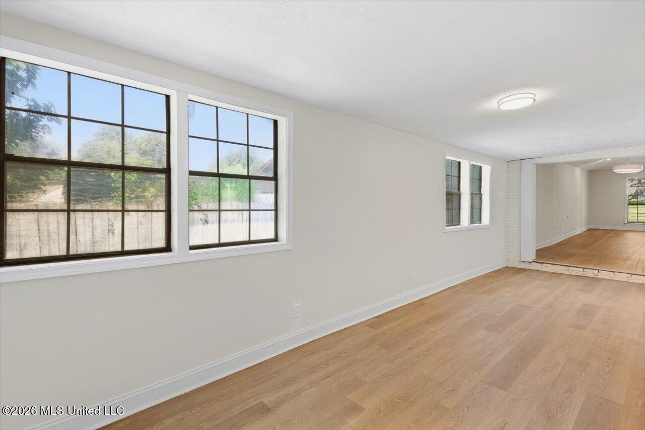 2077 Lakeshore Drive