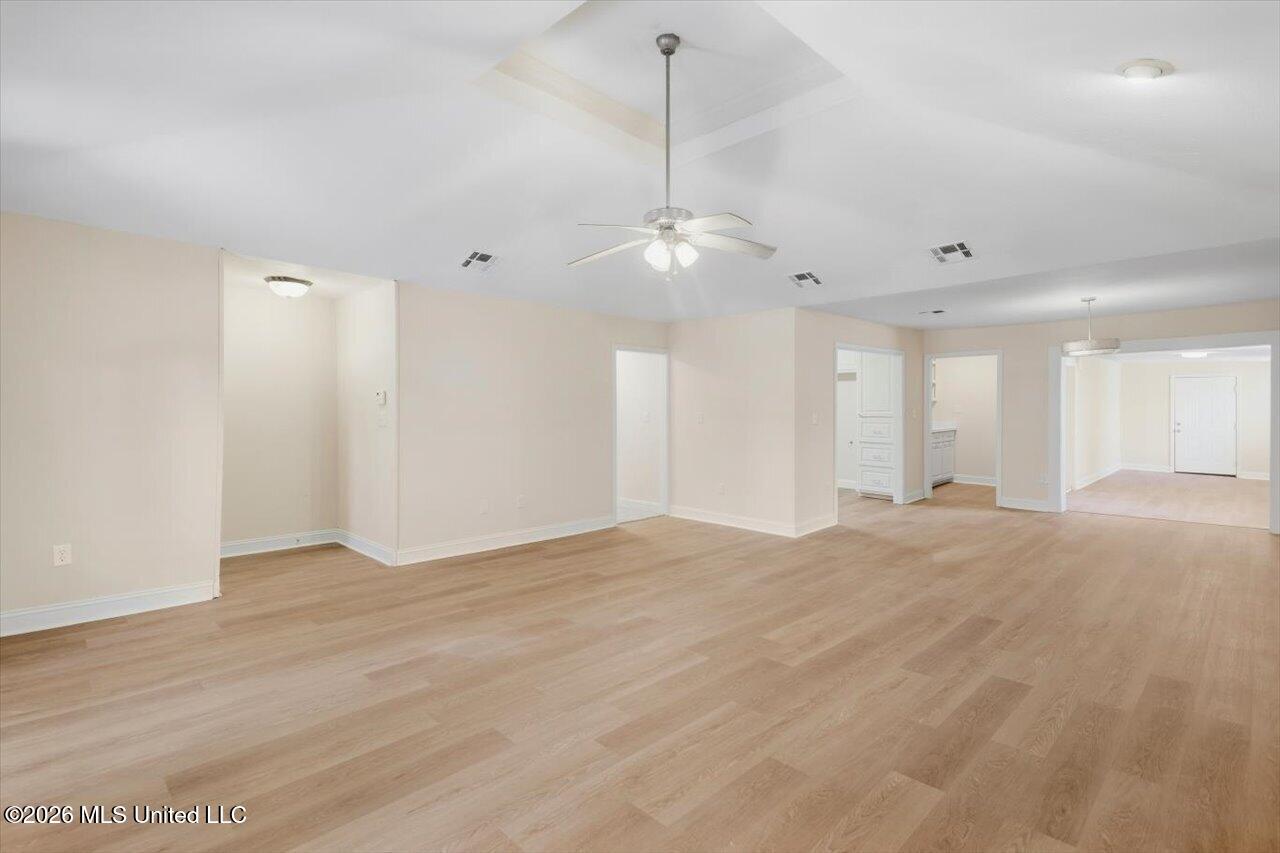 2077 Lakeshore Drive