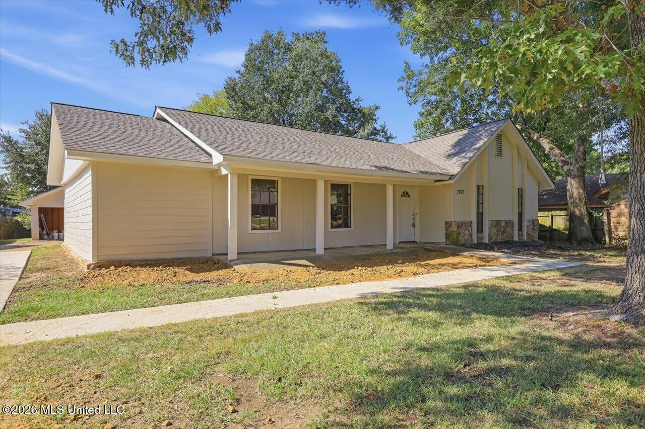 2077 Lakeshore Drive