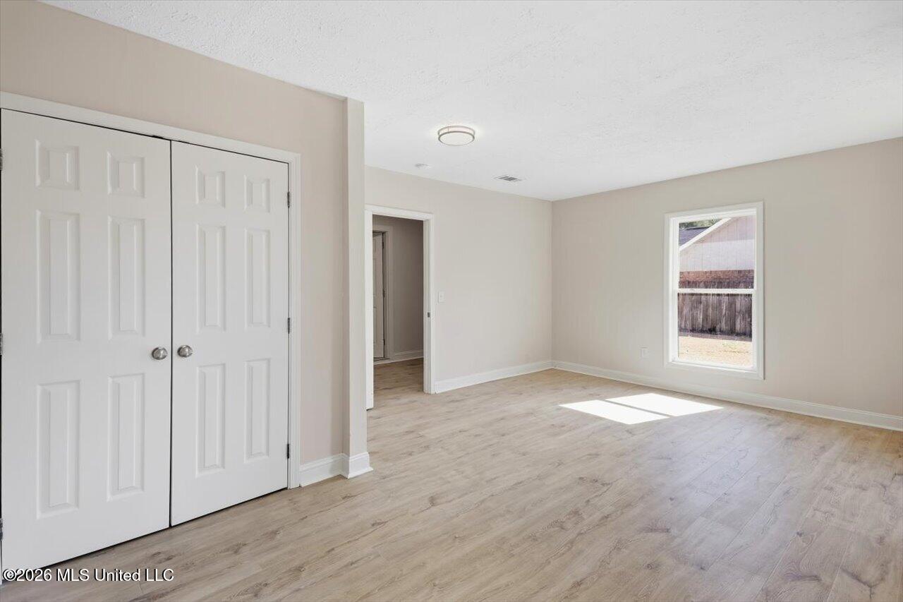 2077 Lakeshore Drive