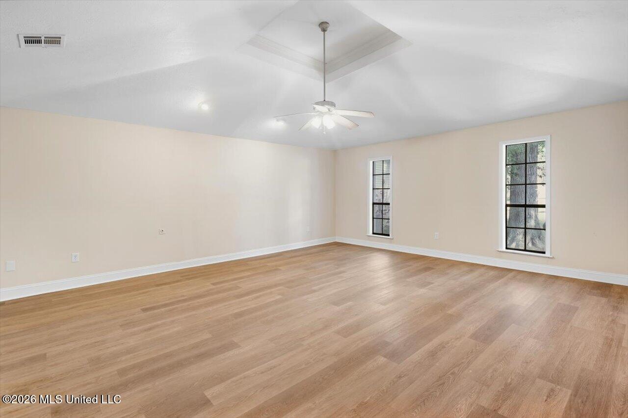 2077 Lakeshore Drive