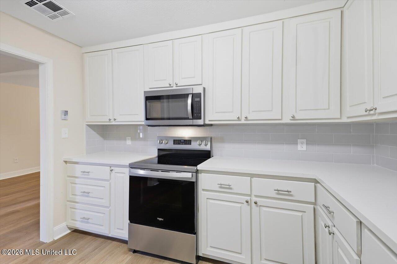 2077 Lakeshore Drive