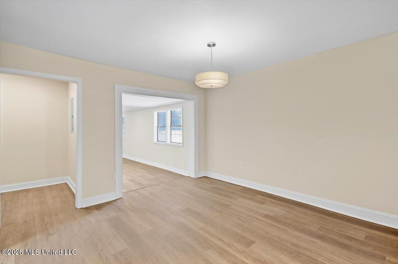 2077 Lakeshore Drive