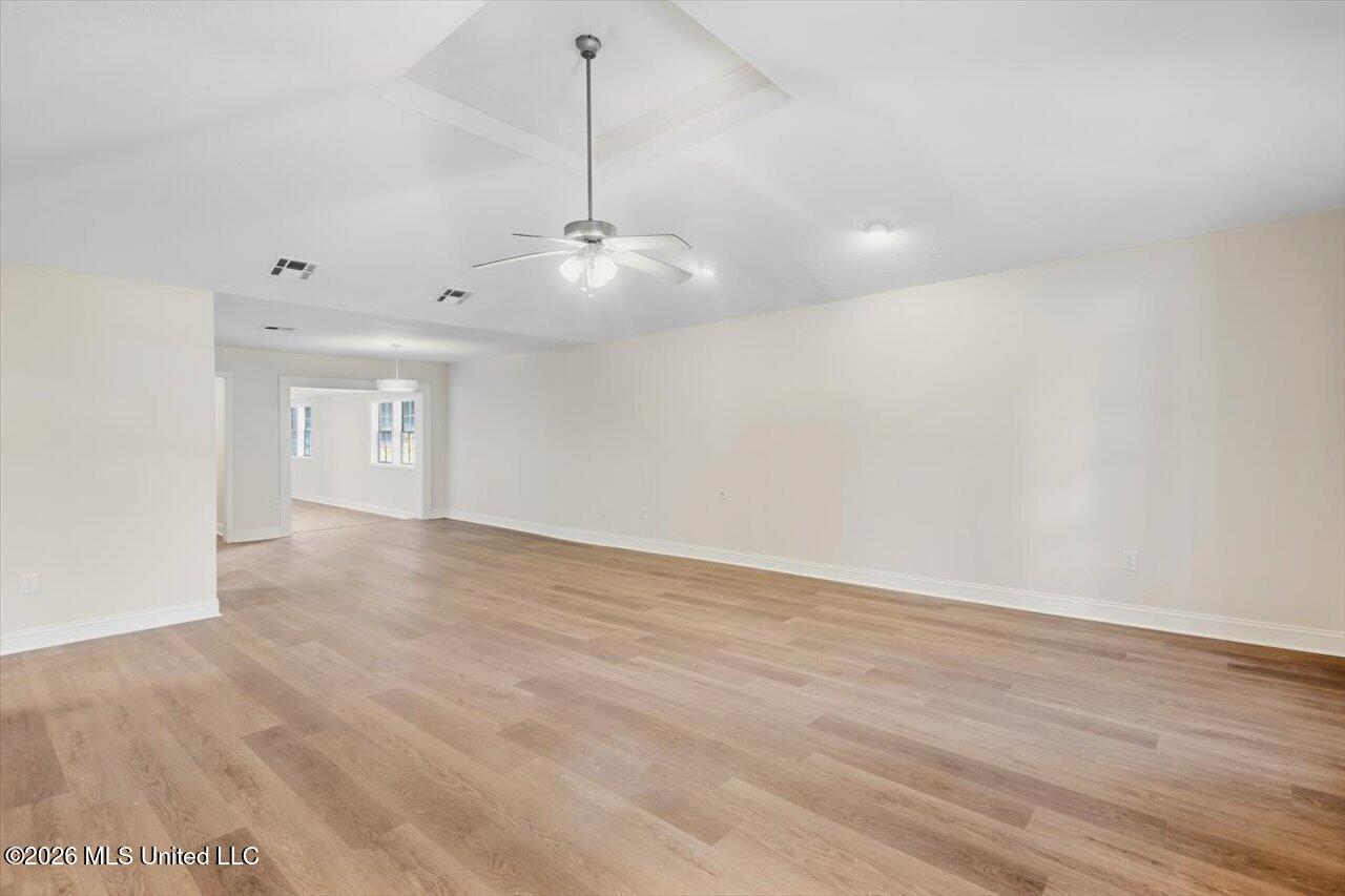 2077 Lakeshore Drive