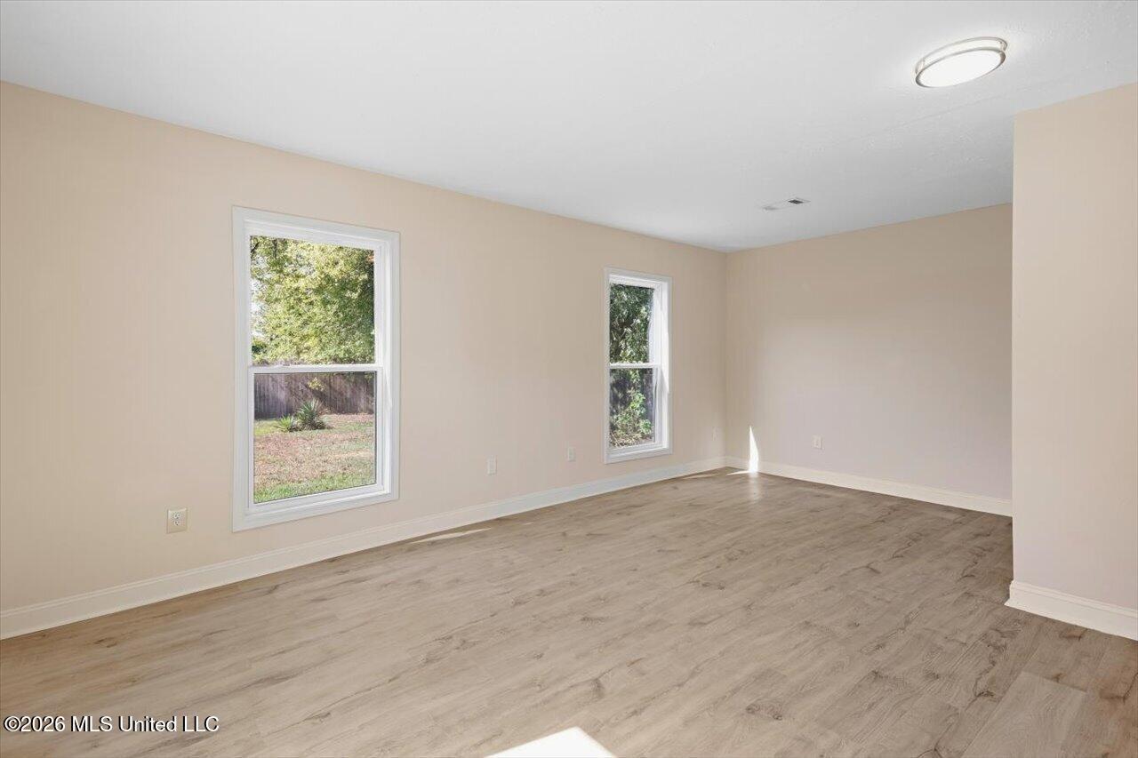 2077 Lakeshore Drive