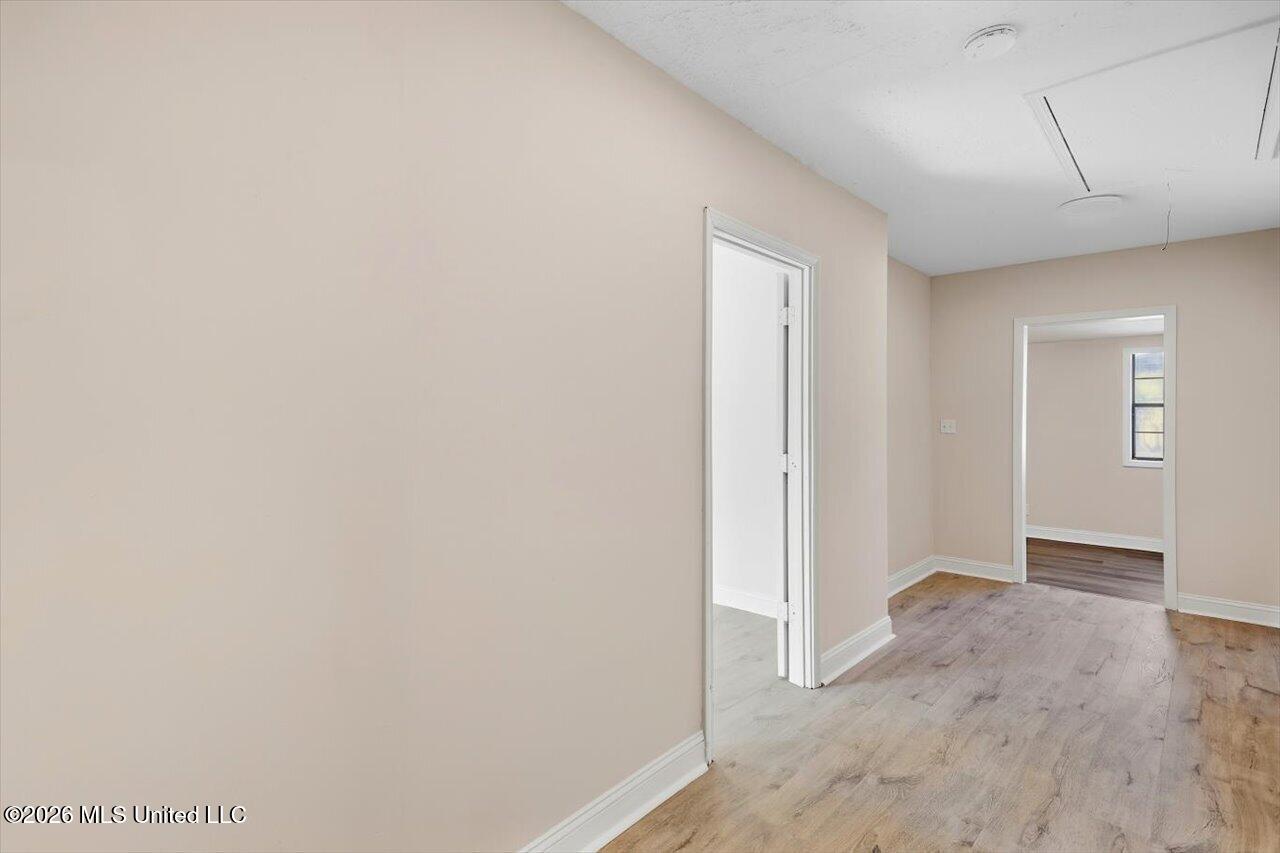 2077 Lakeshore Drive