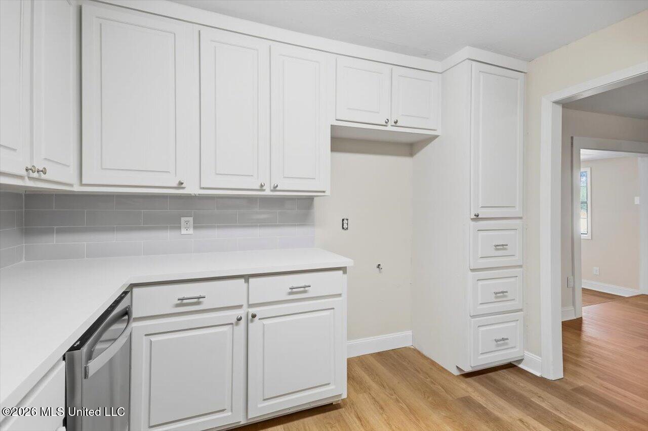2077 Lakeshore Drive