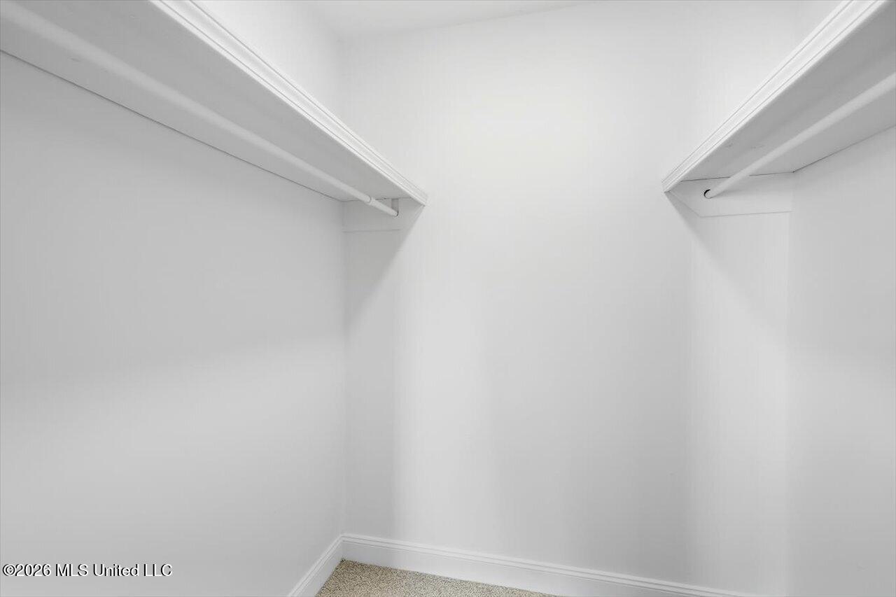 2077 Lakeshore Drive