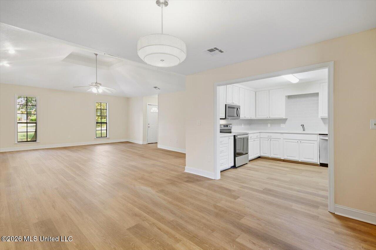 2077 Lakeshore Drive