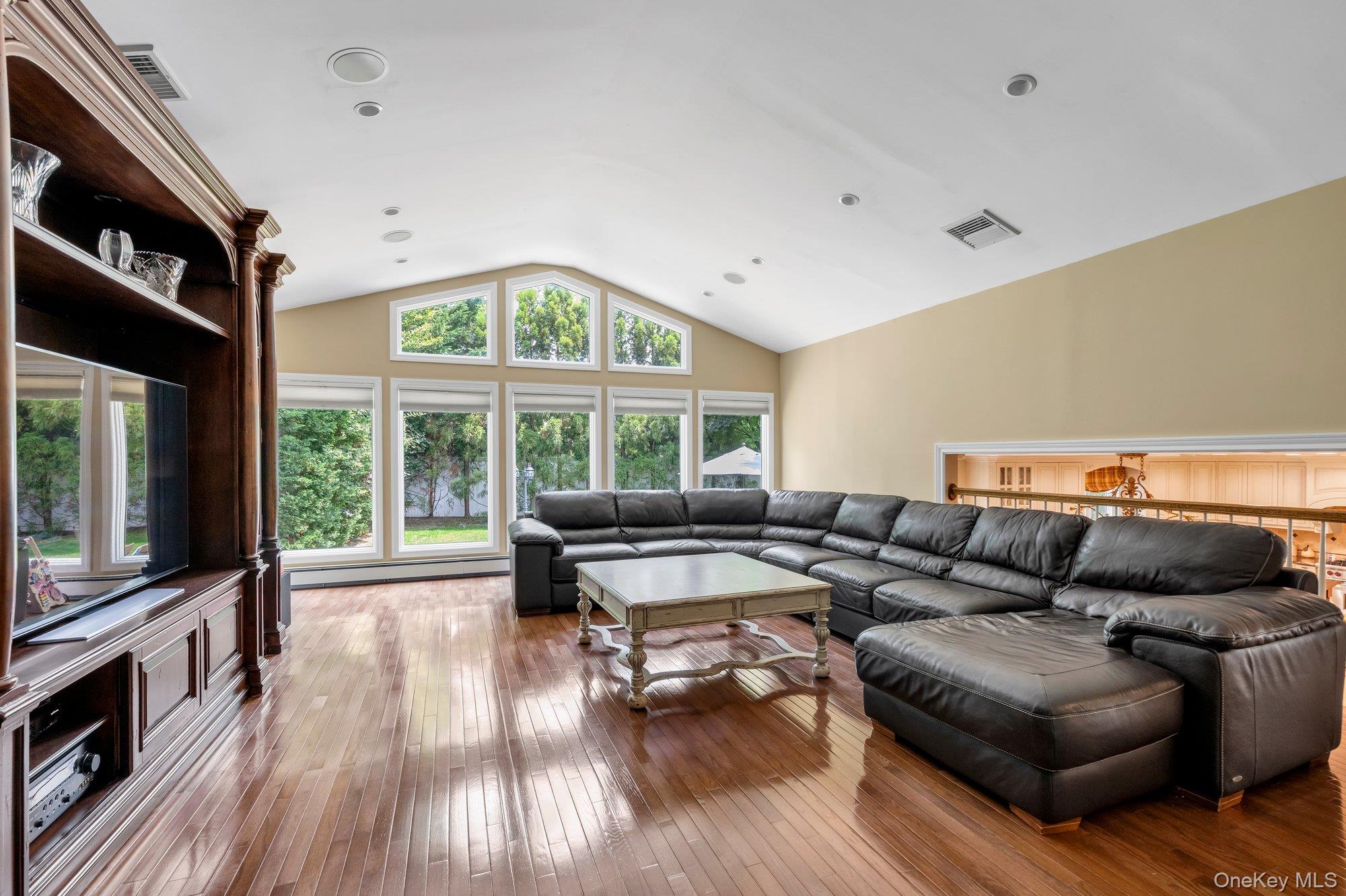 2114 Donna Drive