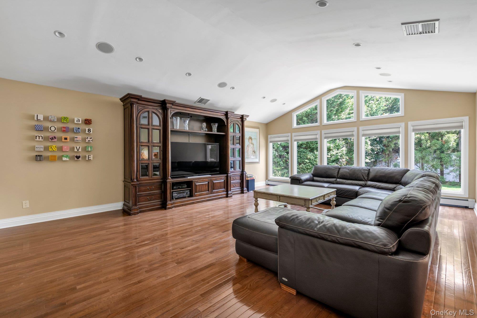 2114 Donna Drive