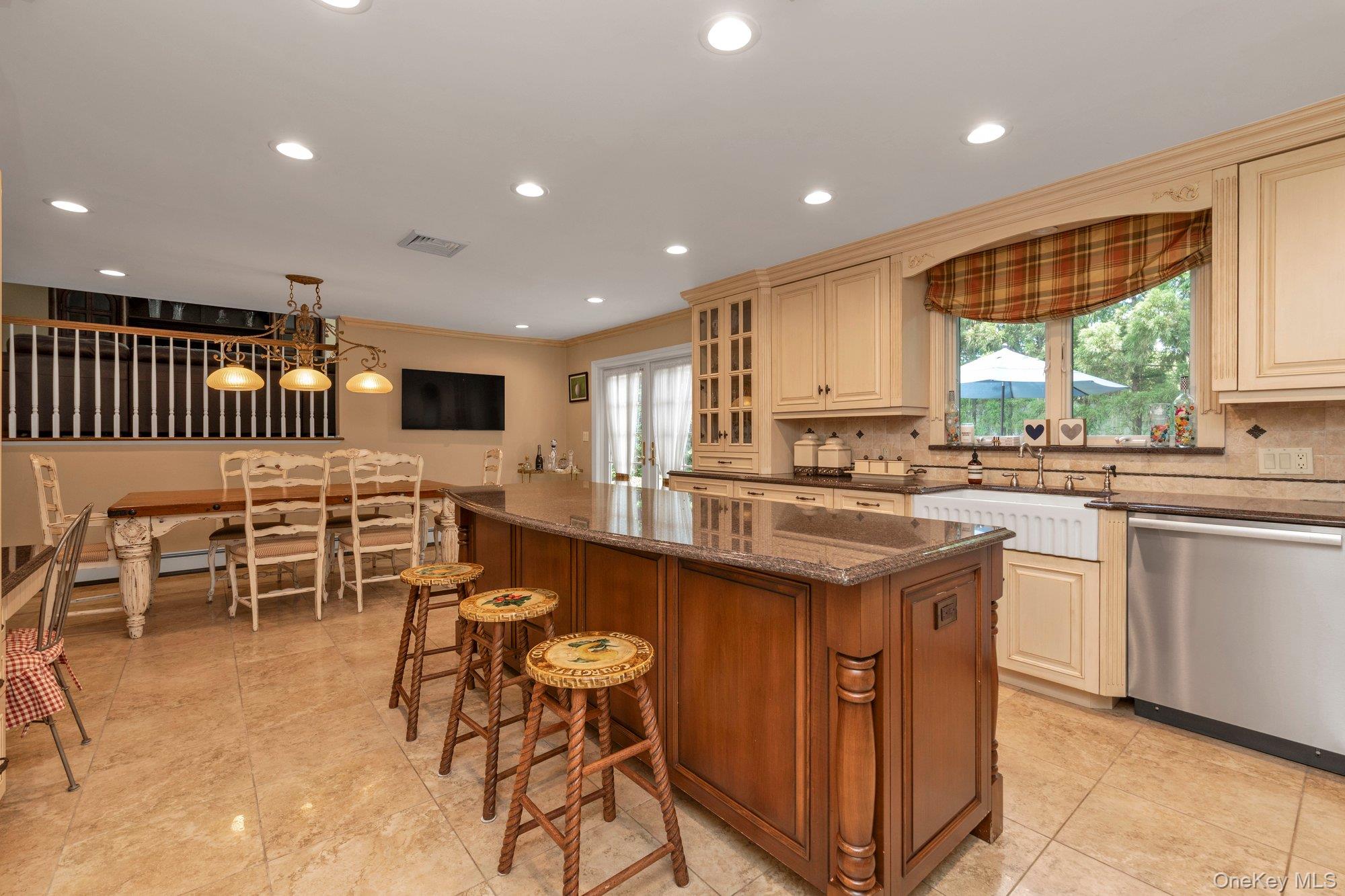 2114 Donna Drive