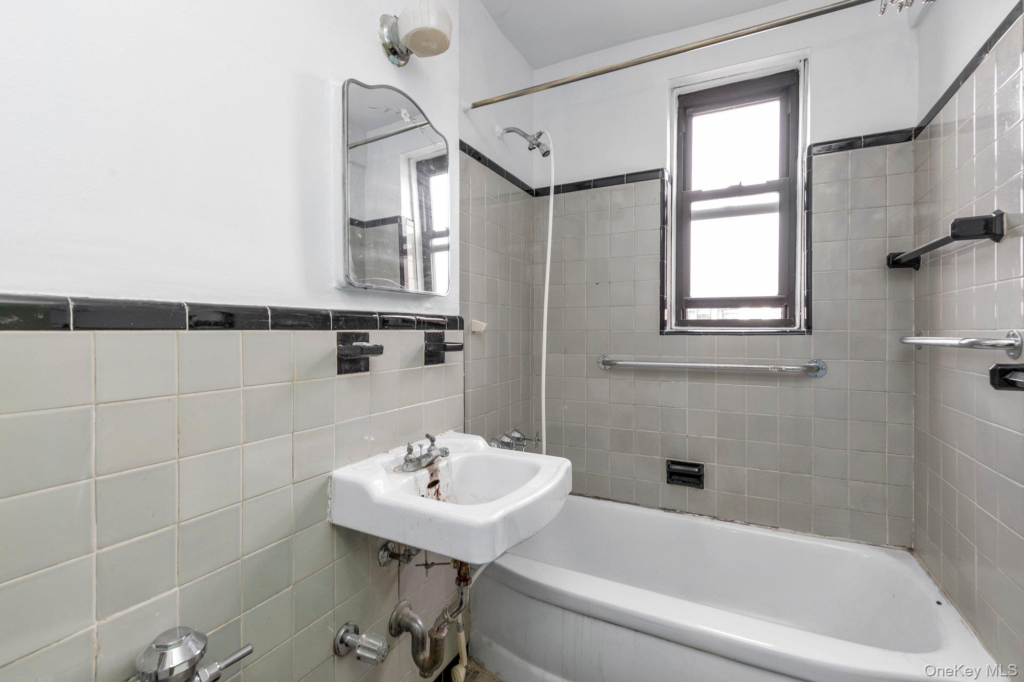 4334 Union Street Unit: 5H