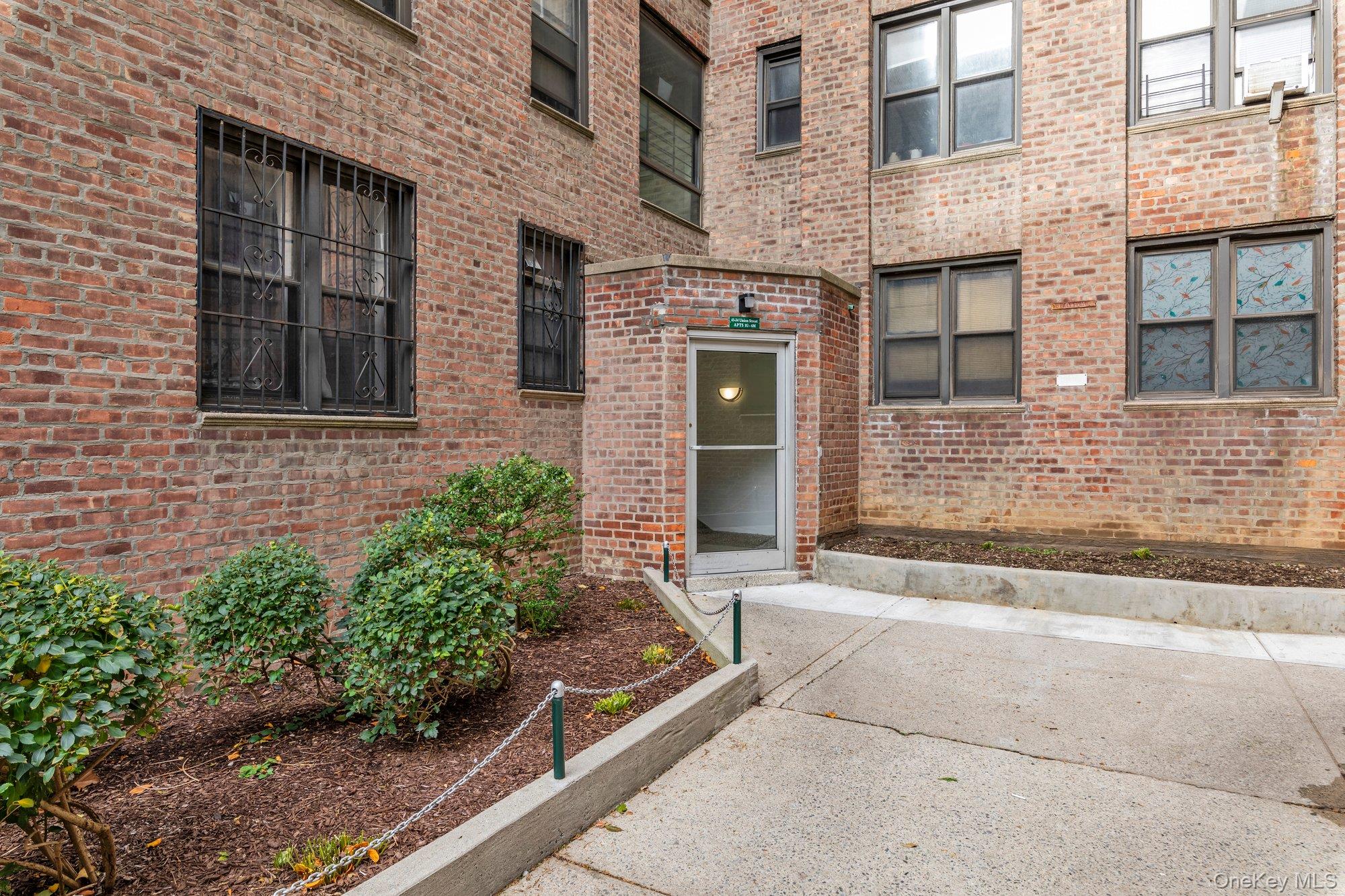 4334 Union Street Unit: 5H