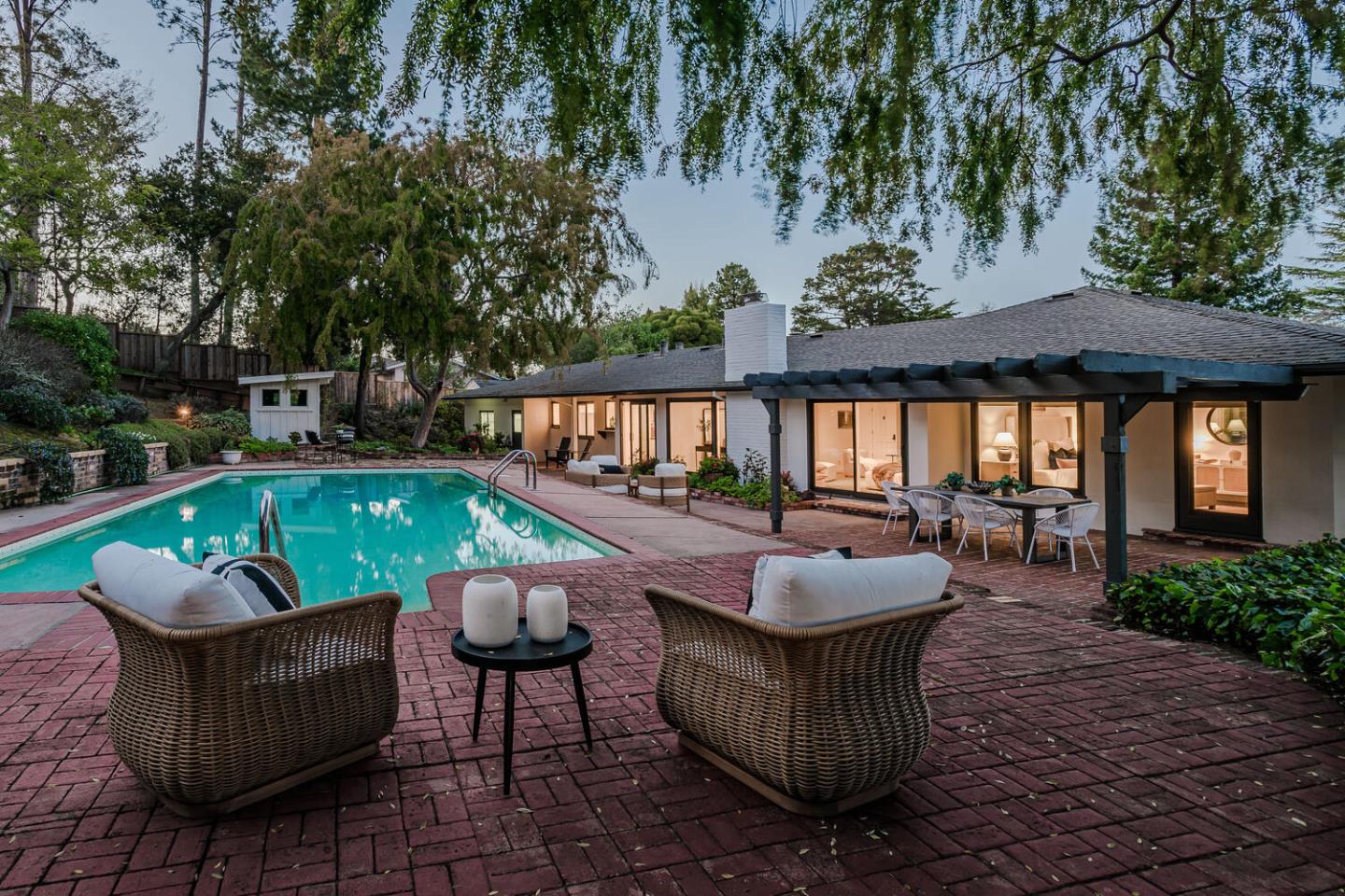 Classic Carolands Beauty