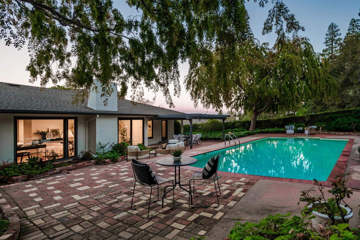 Classic Carolands Beauty