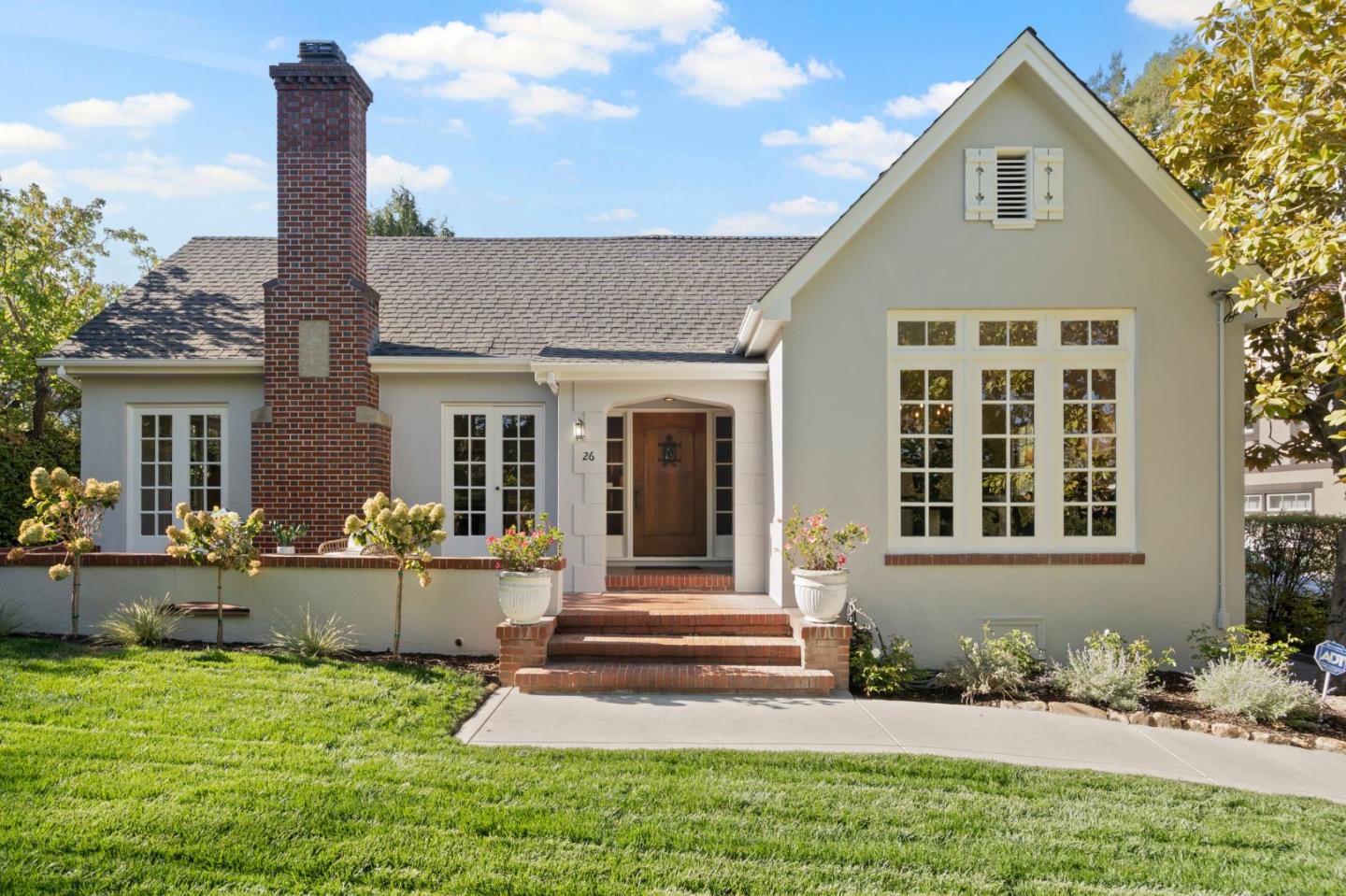 26 W Poplar AVE
