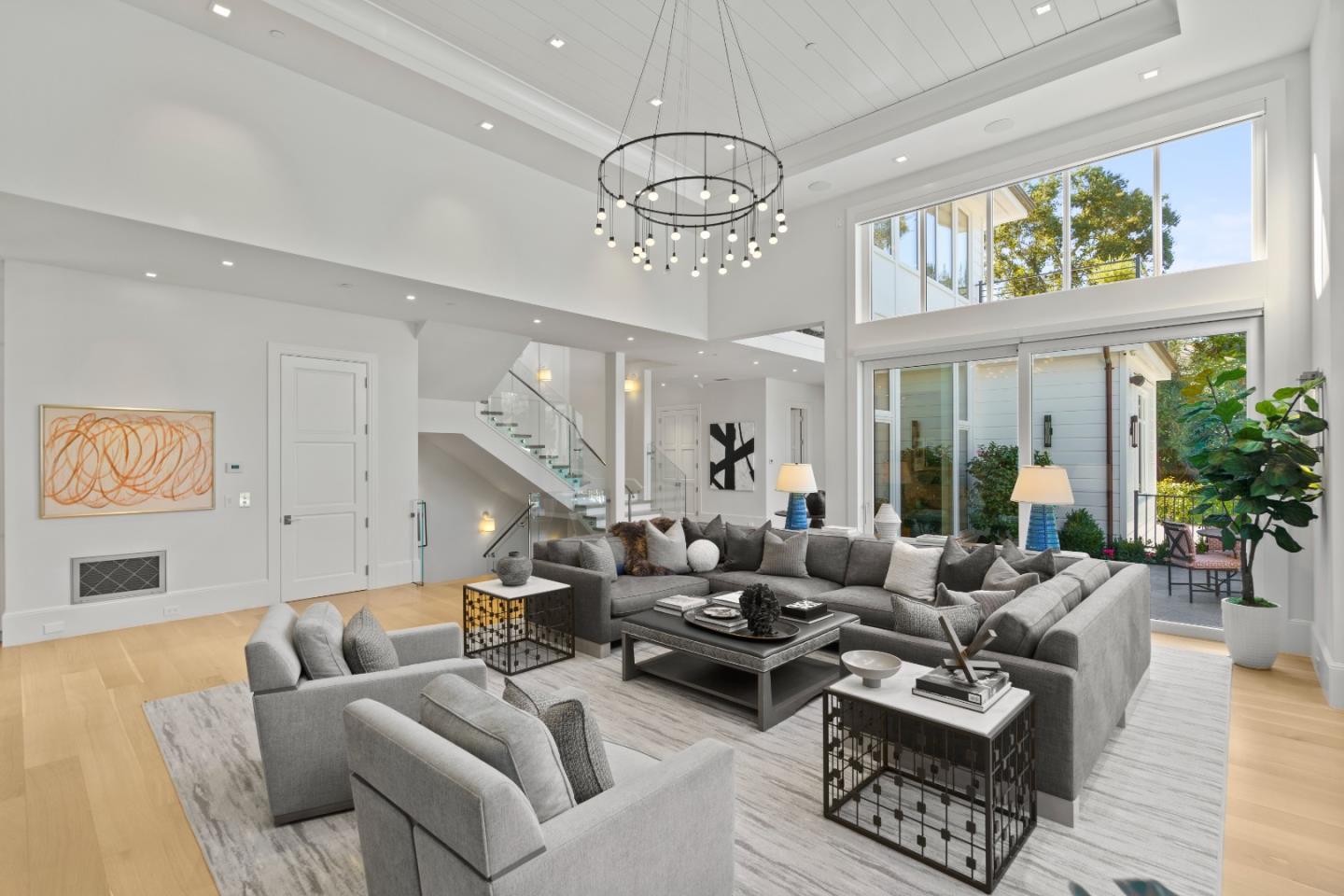 Brilliant Living Meets Timeless Elegance