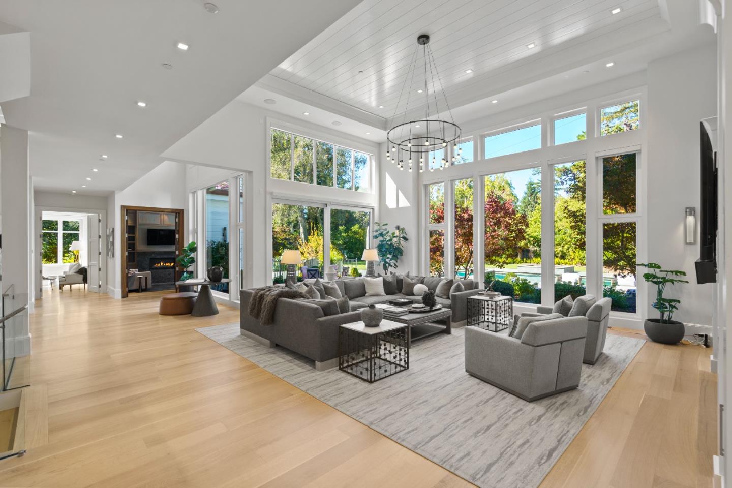 Brilliant Living Meets Timeless Elegance