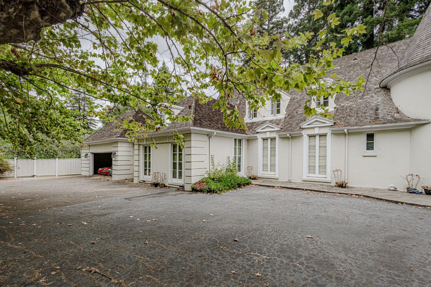 123 Stockbridge Avenue