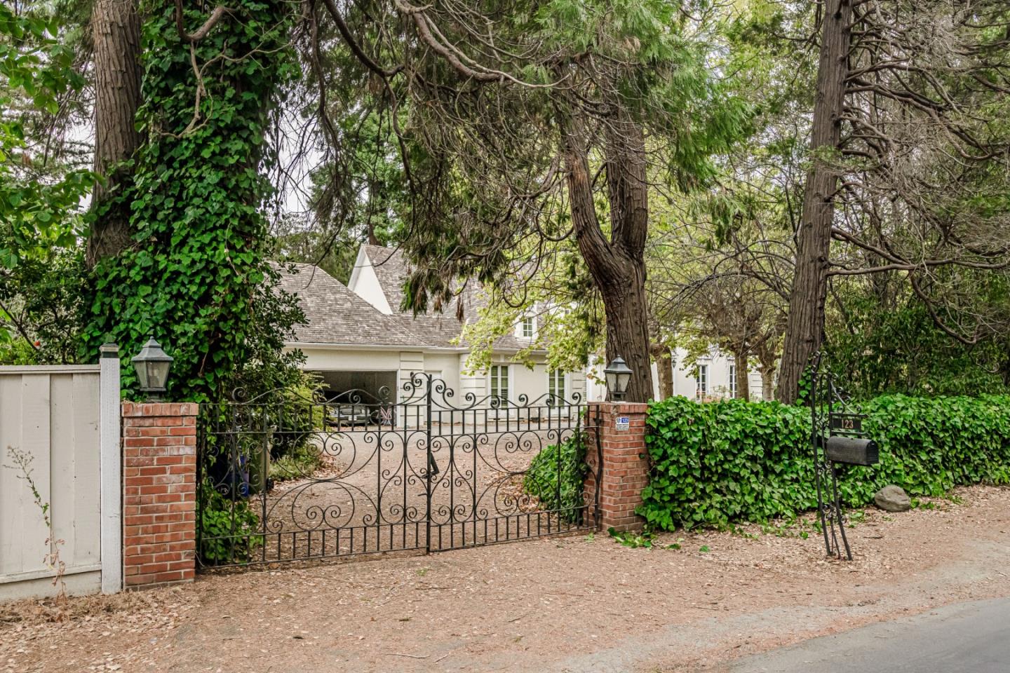123 Stockbridge Avenue